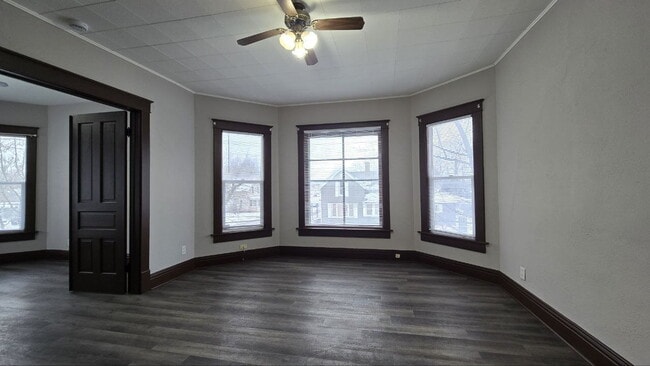 ?? Spacious 3BR/1BA First-Floor Home with Garage & Fenced Yard in Quiet Michigan City Neighborhood
