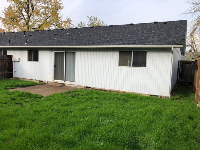 Photo - Great 2 bedroom 1 bathroom duplex in Springfield!