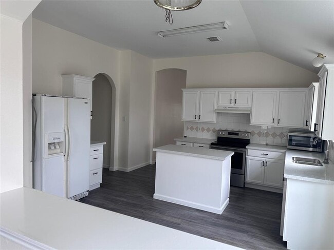 Building Photo - 211 Brazos Gardens Dr Rental