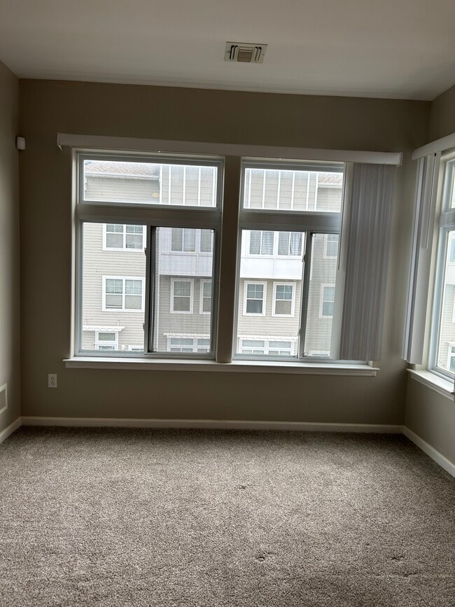 Building Photo - 152 Beach 67th St Unit B