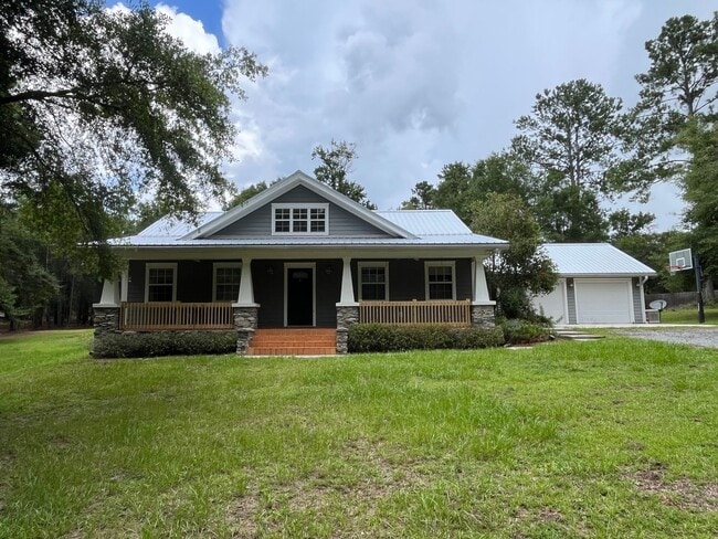 3 Bedroom, 2 Bath home w/2 Car Garage on 5... - 3 Bedroom, 2 Bath home w/2 Car Garage on 5...