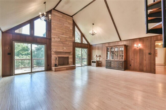 Photo - 935 Powderbag Creek Rd