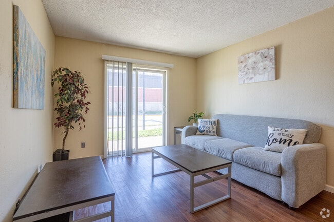 2BR, 1BA - 610 SF - Living Room
