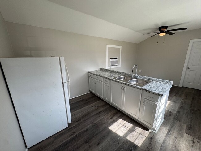 Photo - Tiny Home in Newark! Small dog allowed