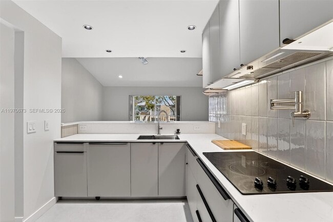 Photo - 401 SE 10th St Unidad B207