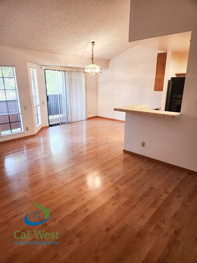 Photo - 01248 - % - Costa Mesa Terrace #G Unidad #G