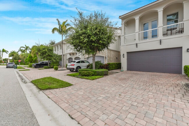 Photo - 100 NW 69th Cir