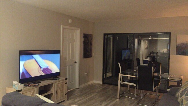 living room - 214 Meadow Ln Unit 214