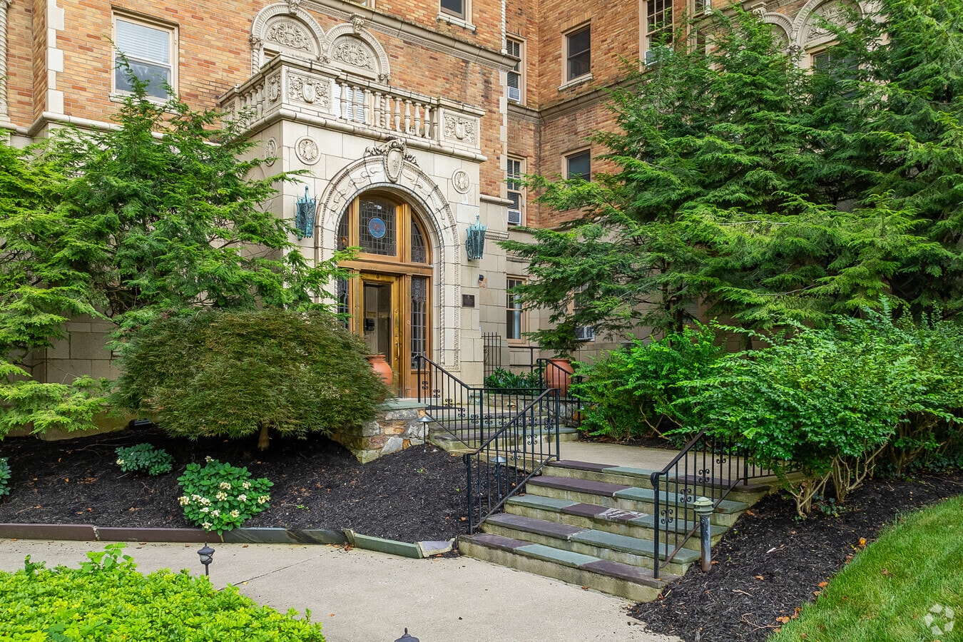 Photo - Commodore Condominiums