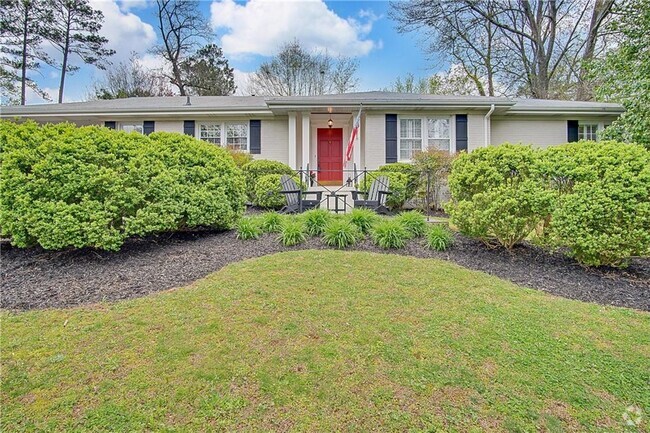 Building Photo - 338 Lakemoore Dr NE Rental