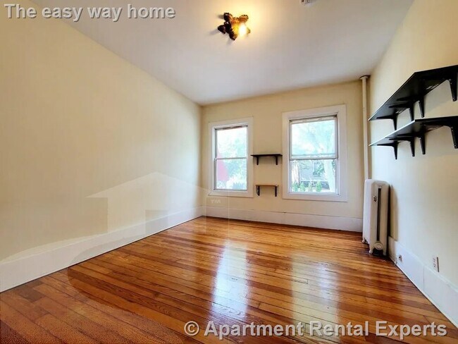 132.5 Oxford St Unit #2