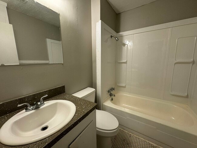 Photo - 130 E Woodcrest Dr