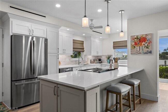 Building Photo - 3400 Gulf Shore Blvd N Unit K2