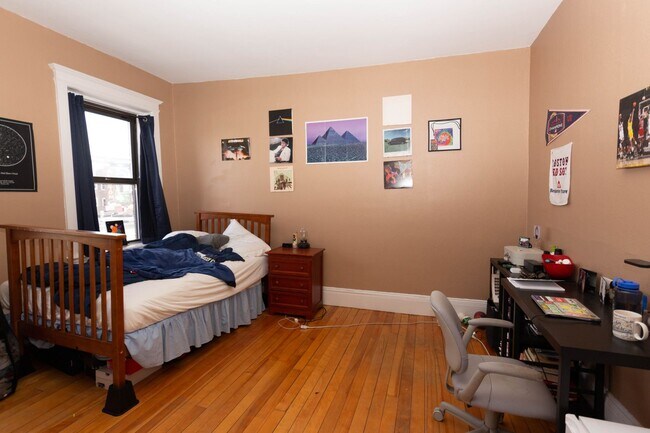Photo - AWESOME ALLSTON 2 BED FOR 9/1