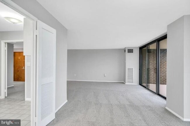 Photo - 250 S Reynolds St Unidad 1504