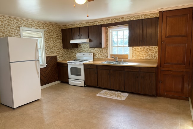 Building Photo - 2674 Old Philadelphia Pike Unit Apt. B