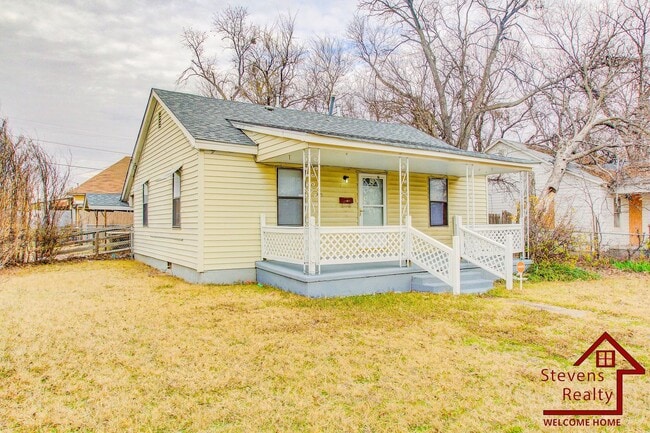 Photo - 815 SW H Ave