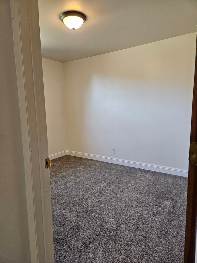 Photo - 351 W 200 S