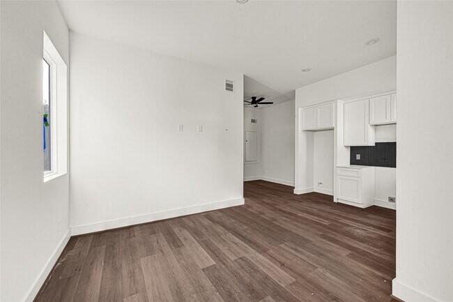 418 Clinton Park St Unit A-D