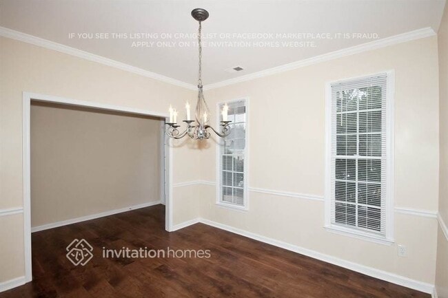 Photo - 348 Adelaide Xing