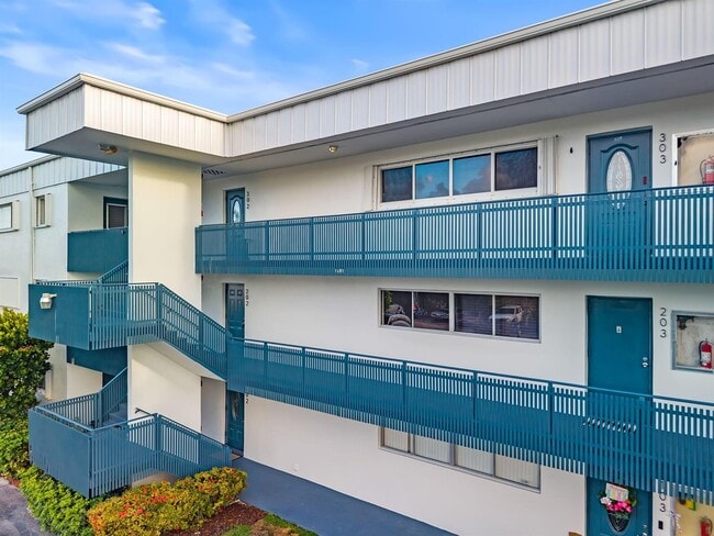 Building Photo - 200 Waterway Dr S Unit 202