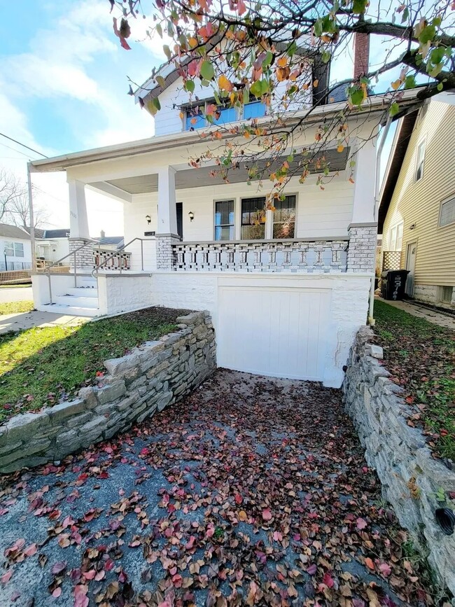 3111 Rogers St