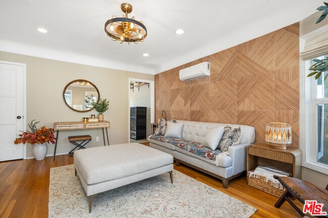 Photo - 1332 Ocean Park Blvd Unidad D