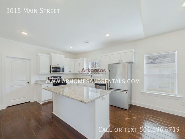 Photo - 3015 Main St