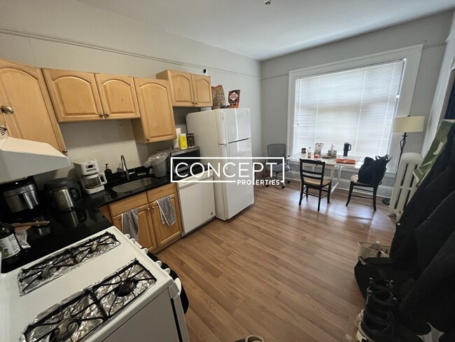 Building Photo - 45 Bay State Rd Unit 5F