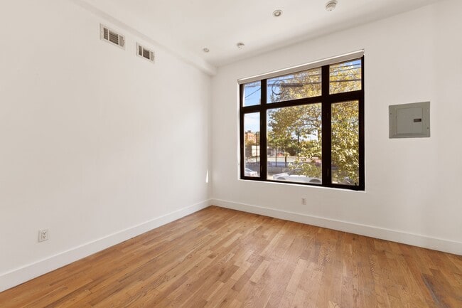 Building Photo - 1305 Greene Ave