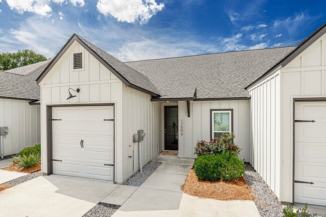 Building Photo - 17509 Comfort Blvd