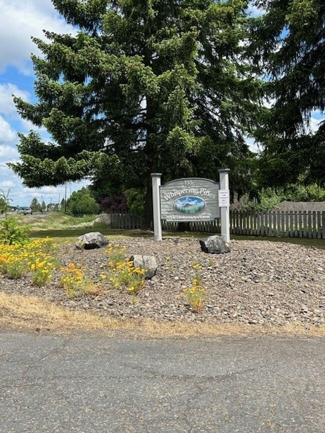 Building Photo - 755 NW 3rd St Unit 4