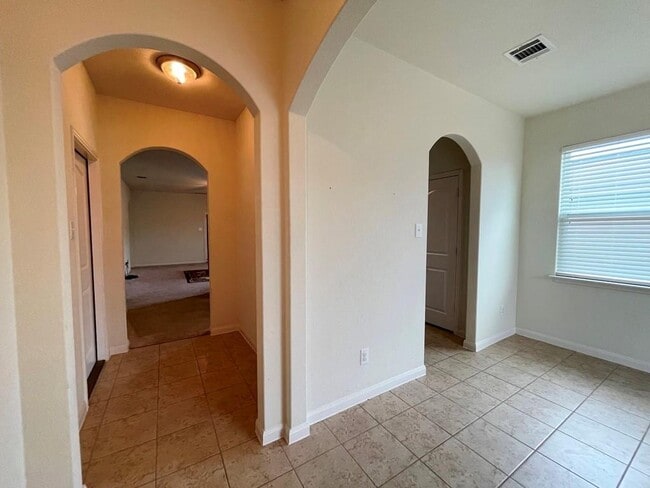 Photo - 408 Farmer Ln