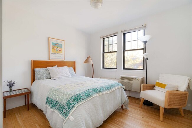 241 River St