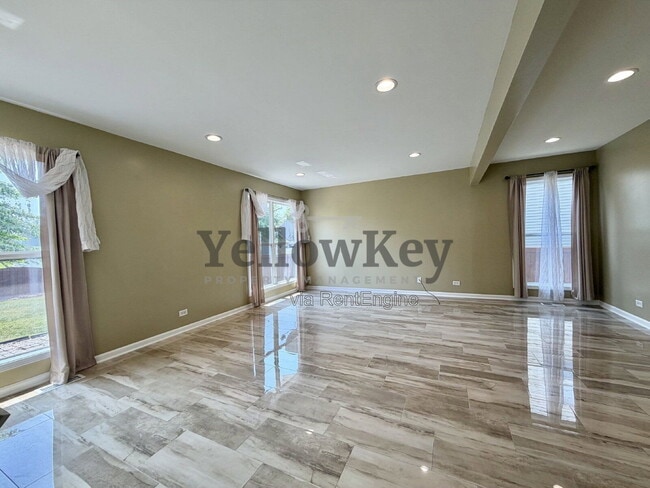Photo - 613 Greystone Ln