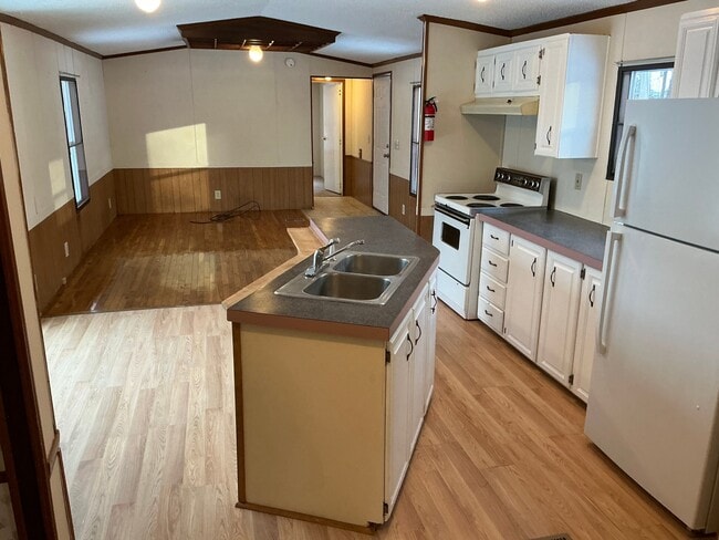 Photo - 37 Pinney Ln