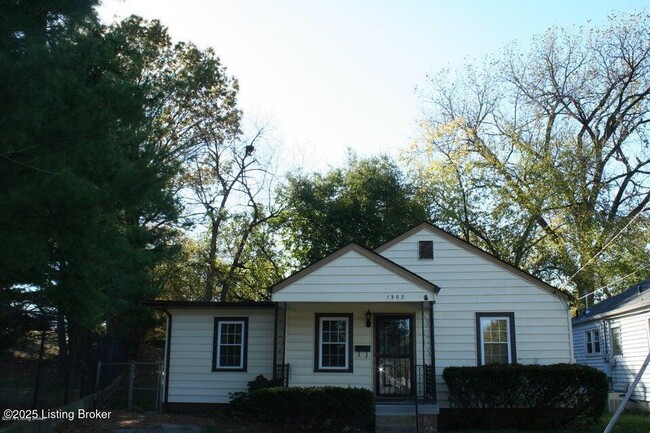Building Photo - 1302 Schiller Ave Rental