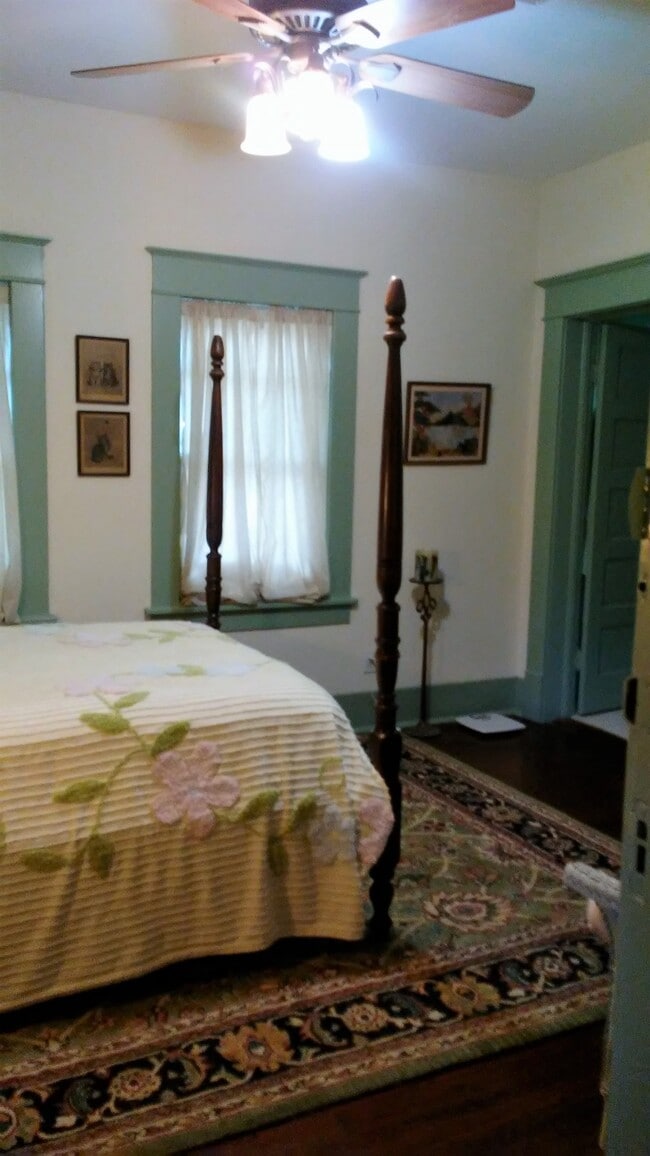 Photo - 1701 Sylvester Rd