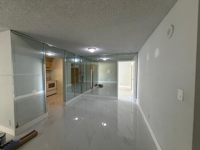 Building Photo - 17021 N Bay Rd Unit 221 Rental