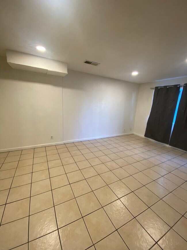 Photo - 3044 Amherst Dr