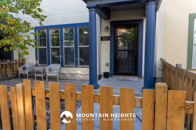 Photo - 858 Cecina Ct