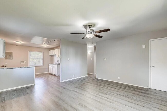 Photo - 1302 Brummit Ln