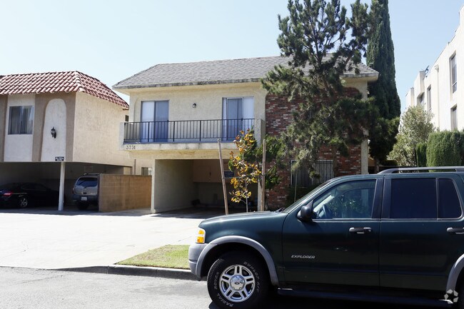 3731 Jasmine Ave