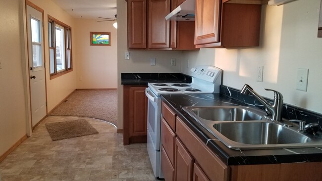 Photo - SW 3 bedroom 1 bath 2 stall garage near Ki... House