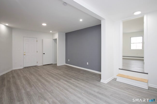 Building Photo - 2879 Fairfield Ave