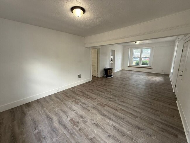 Building Photo - 2350 Marion St SE Rental