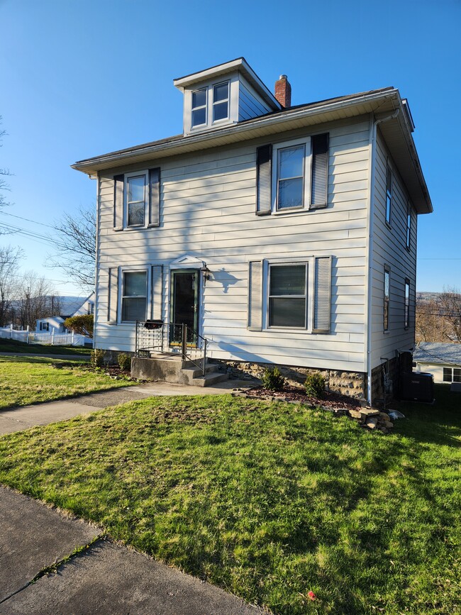 Photo - 249 W 2nd St House