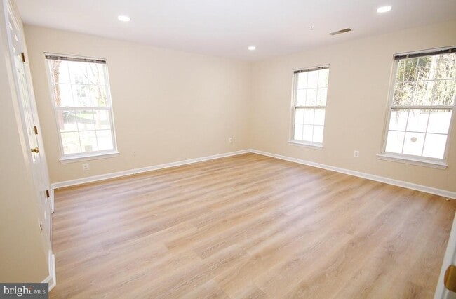 Building Photo - 7532 Coxton Ct Unit 122