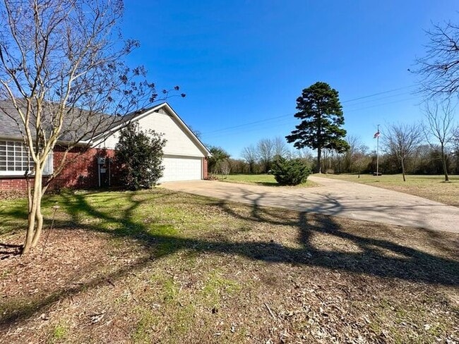Photo - Tour Today! 3/2/2 On 1 Acre in Brownsboro!