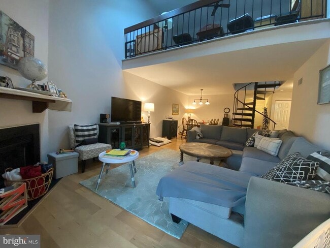 Photo - 240 Valley Stream Ln